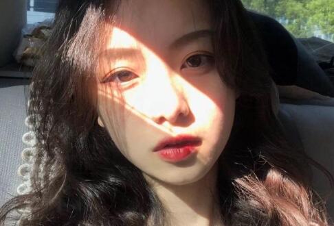 女生发微笑表情的意思?千万别不懂还聊个不停 女生发微笑表情的意思?千万别不懂还聊个不停第2张